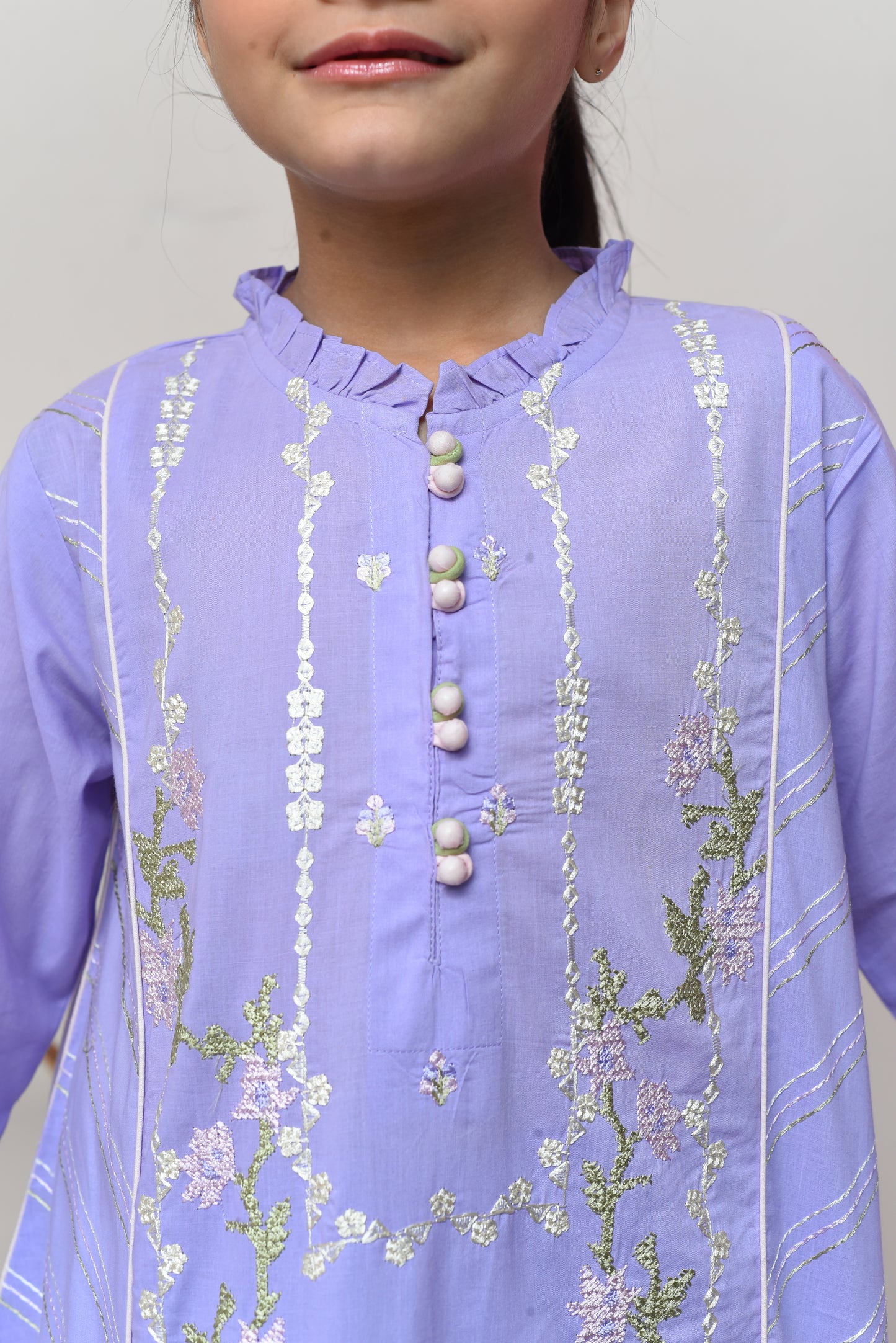 Lilac Outfit with Embroidered Floral Details and Stylish Trousers