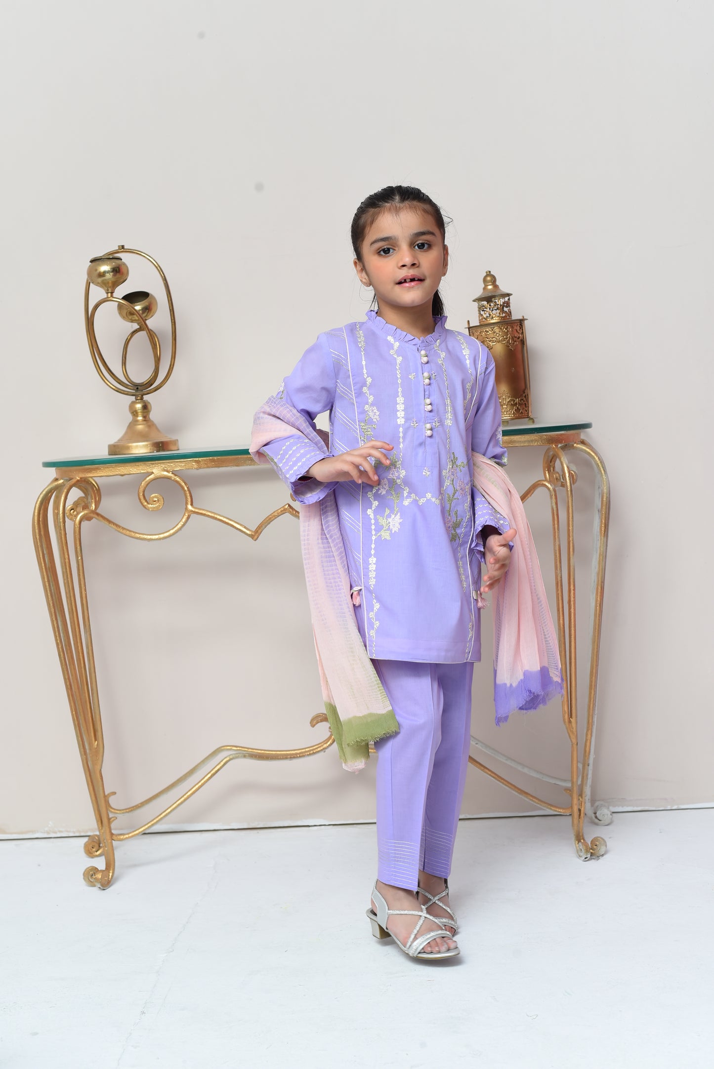 Lilac Outfit with Embroidered Floral Details and Stylish Trousers